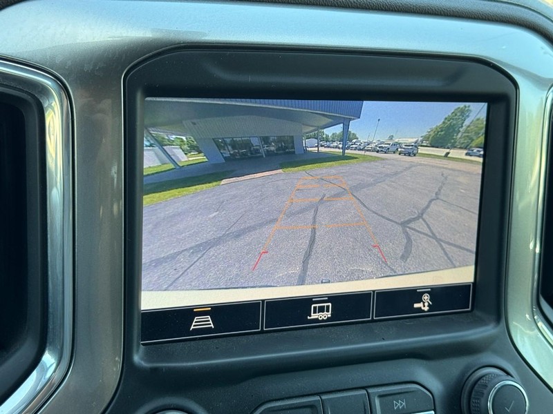 Chevrolet Silverado 1500 LTD Vehicle Full-screen Gallery Image 21