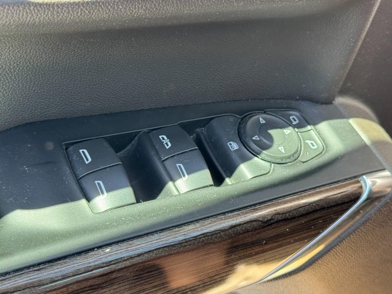 Chevrolet Silverado 1500 LTD Vehicle Full-screen Gallery Image 22