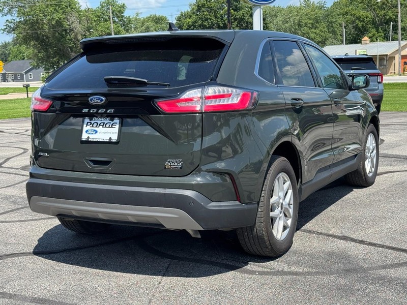 Ford Edge Vehicle Full-screen Gallery Image 03