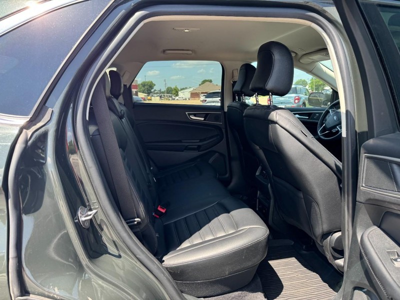 Ford Edge Vehicle Full-screen Gallery Image 10