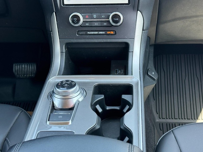 Ford Edge Vehicle Full-screen Gallery Image 14