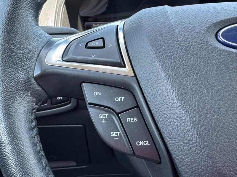 Ford Edge Vehicle Full-screen Gallery Image 16