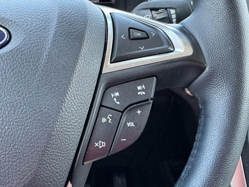 Ford Edge Vehicle Full-screen Gallery Image 17
