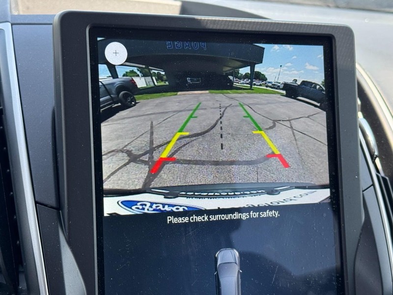 Ford Edge Vehicle Full-screen Gallery Image 21