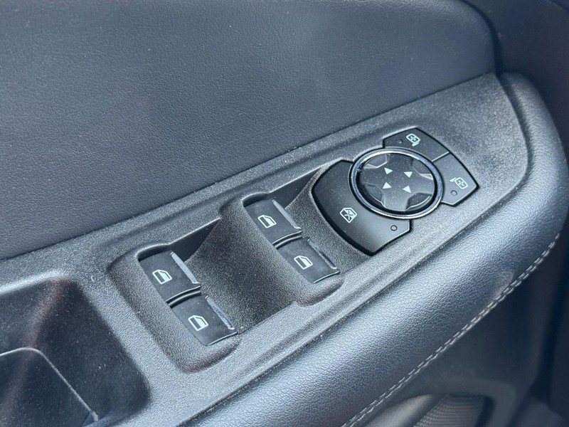 Ford Edge Vehicle Full-screen Gallery Image 22