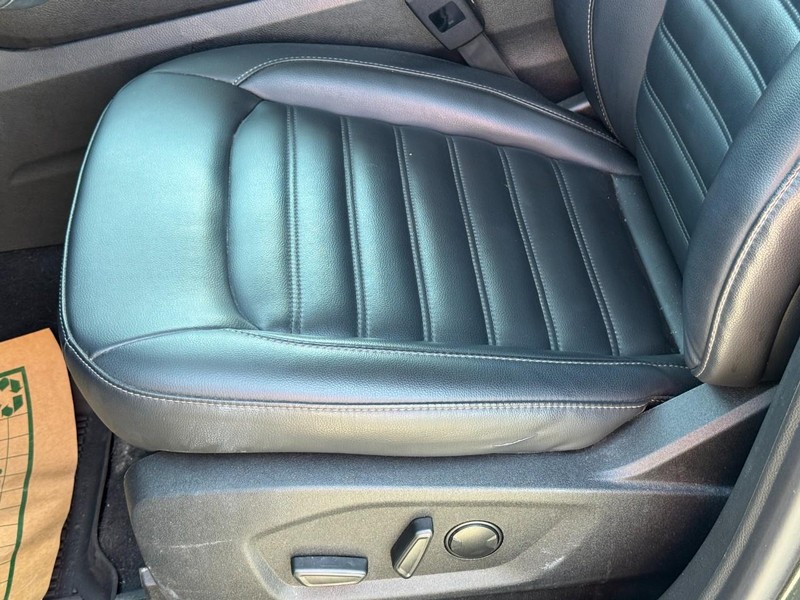 Ford Edge Vehicle Full-screen Gallery Image 23