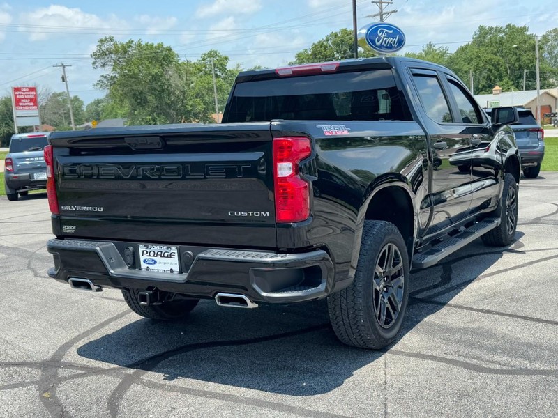 Chevrolet Silverado 1500 Vehicle Full-screen Gallery Image 03