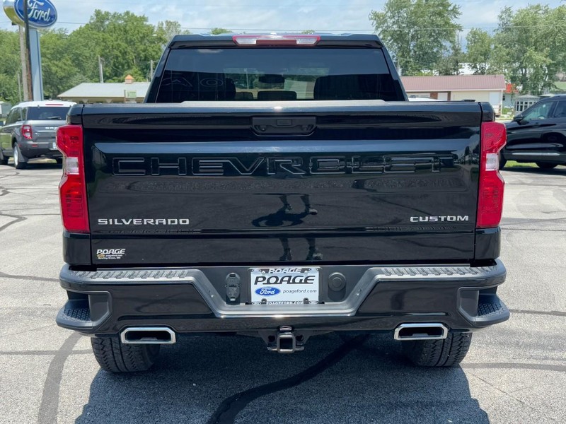 Chevrolet Silverado 1500 Vehicle Full-screen Gallery Image 04