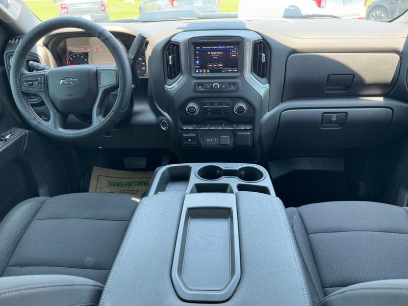 Chevrolet Silverado 1500 Vehicle Full-screen Gallery Image 11