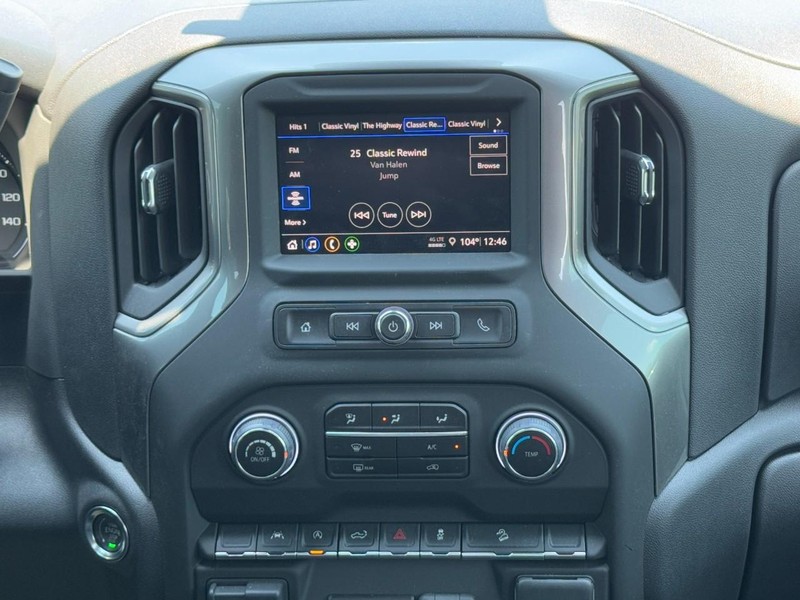 Chevrolet Silverado 1500 Vehicle Full-screen Gallery Image 13