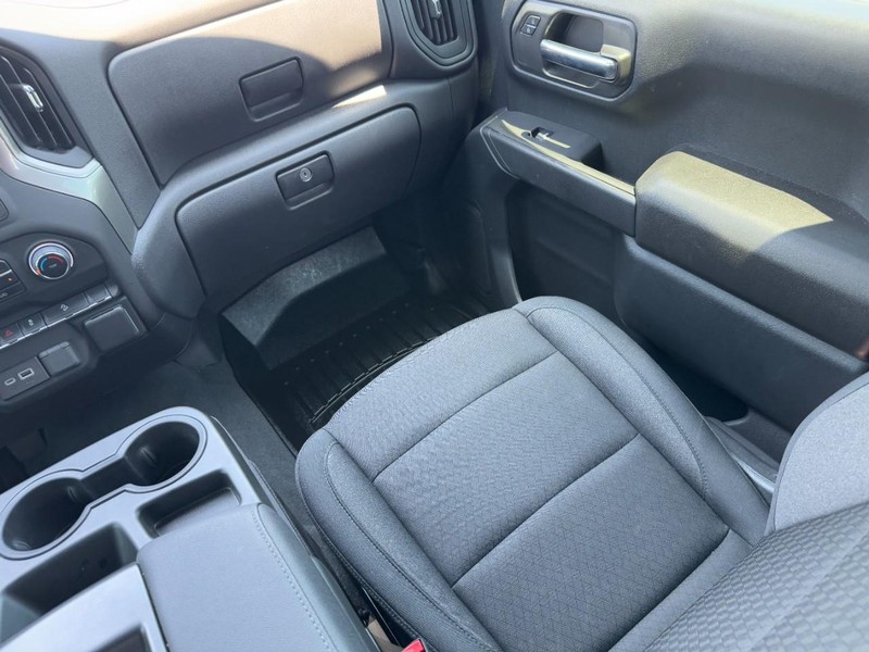 Chevrolet Silverado 1500 Vehicle Full-screen Gallery Image 15