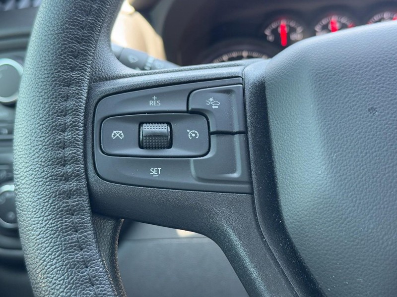 Chevrolet Silverado 1500 Vehicle Full-screen Gallery Image 16