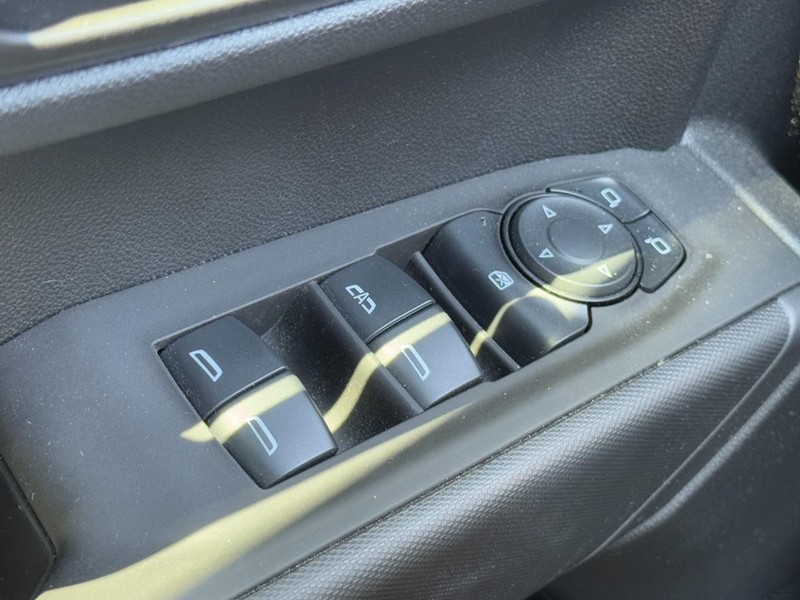 Chevrolet Silverado 1500 Vehicle Full-screen Gallery Image 21