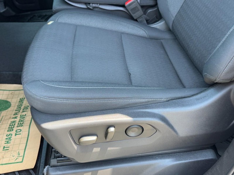 Chevrolet Silverado 1500 Vehicle Full-screen Gallery Image 22
