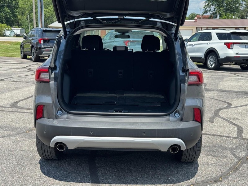 Ford Escape Vehicle Full-screen Gallery Image 05
