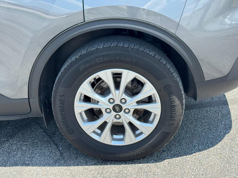 Ford Escape Vehicle Full-screen Gallery Image 07