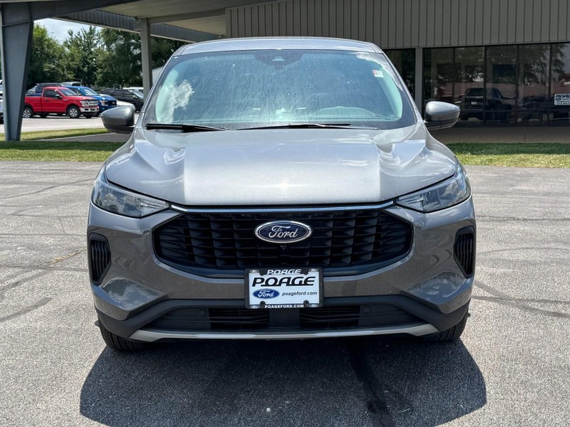Ford Escape Vehicle Full-screen Gallery Image 09