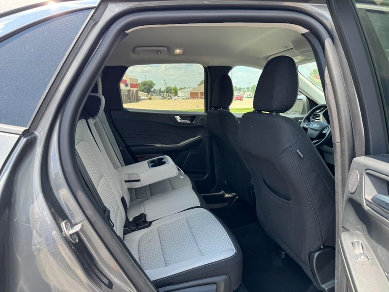 Ford Escape Vehicle Full-screen Gallery Image 10
