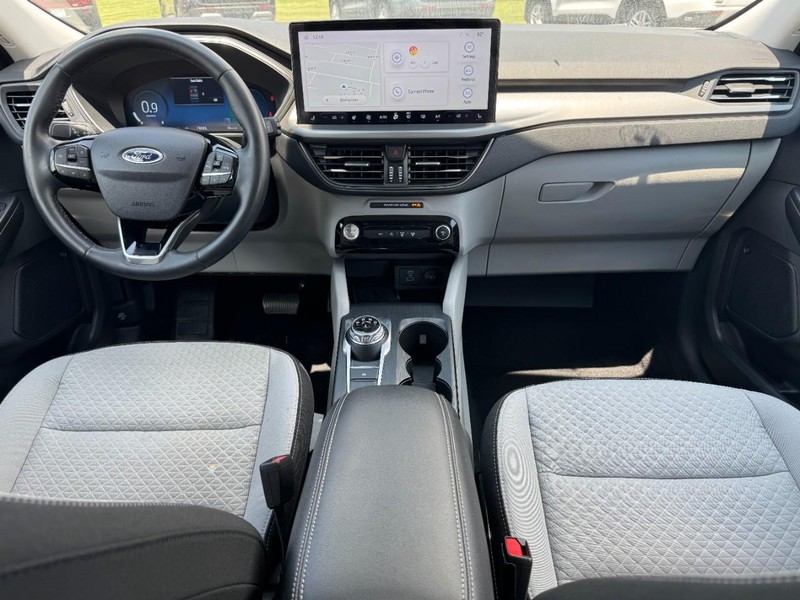 Ford Escape Vehicle Full-screen Gallery Image 11