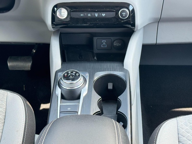 Ford Escape Vehicle Full-screen Gallery Image 14