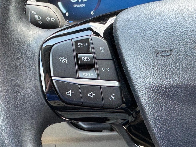 Ford Escape Vehicle Full-screen Gallery Image 17
