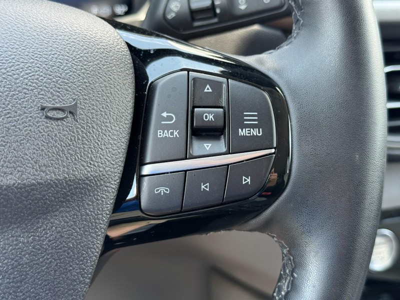 Ford Escape Vehicle Full-screen Gallery Image 18