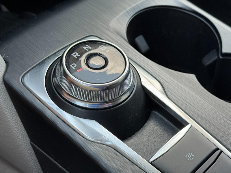 Ford Escape Vehicle Full-screen Gallery Image 20