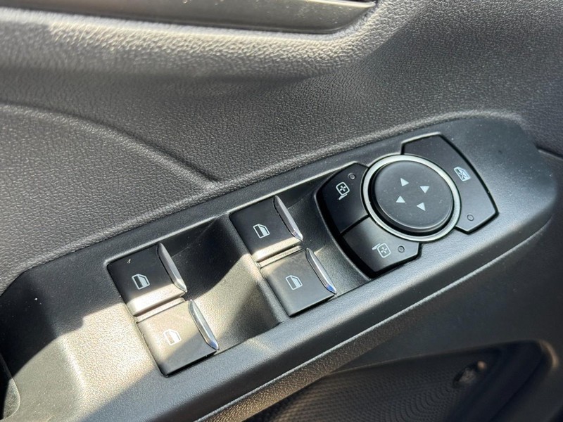 Ford Escape Vehicle Full-screen Gallery Image 24
