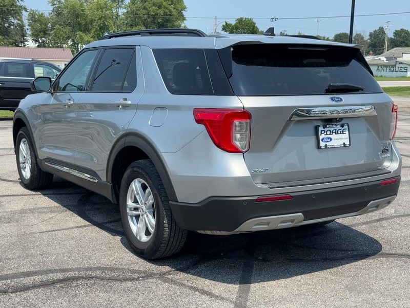 Ford Explorer Vehicle Full-screen Gallery Image 06