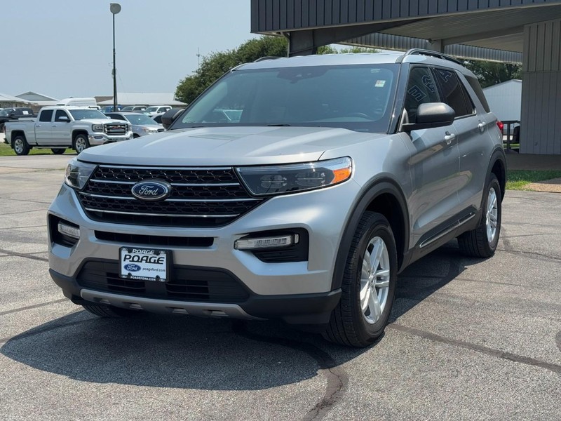Ford Explorer Vehicle Full-screen Gallery Image 08