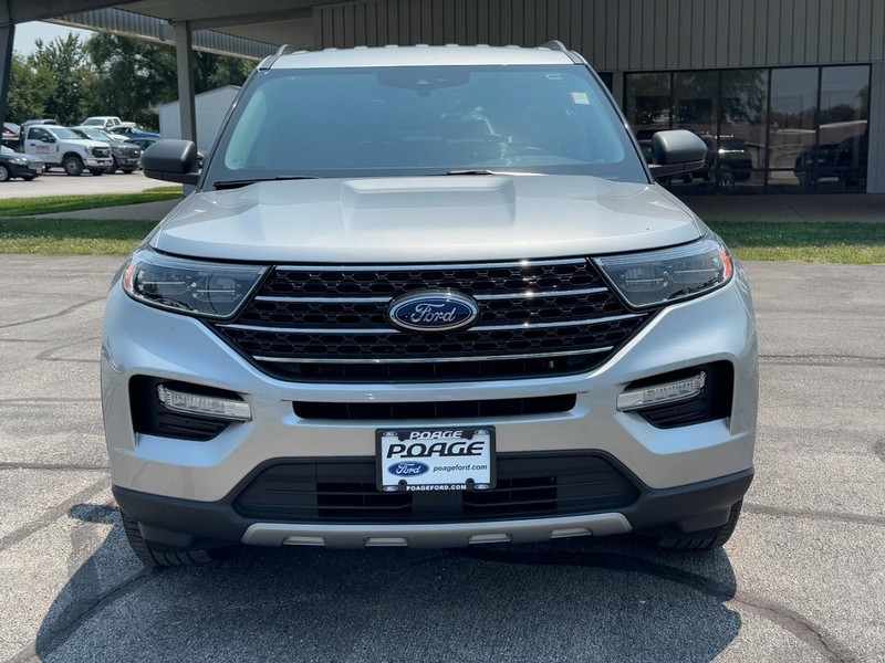 Ford Explorer Vehicle Full-screen Gallery Image 09