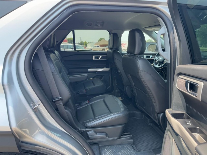 Ford Explorer Vehicle Full-screen Gallery Image 10