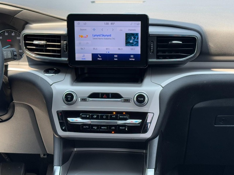 Ford Explorer Vehicle Full-screen Gallery Image 13
