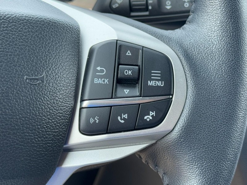 Ford Explorer Vehicle Full-screen Gallery Image 17