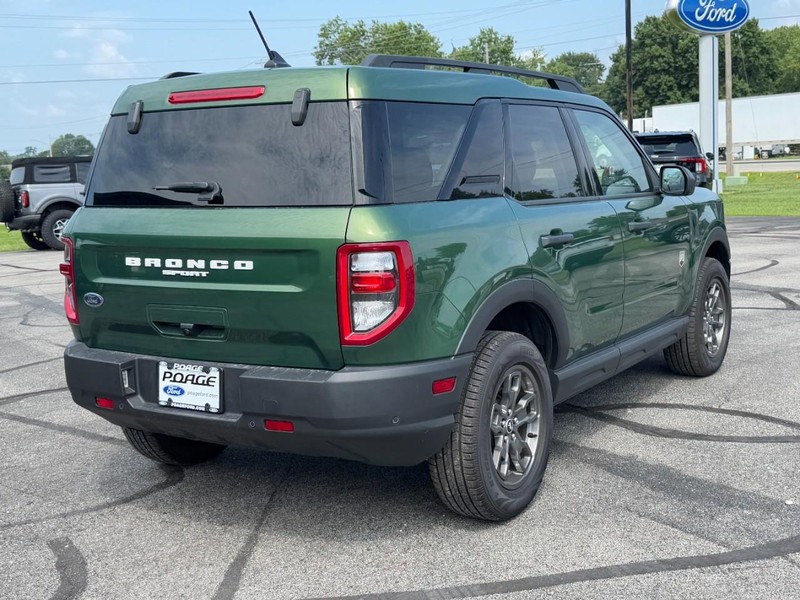 Ford Bronco Sport Vehicle Full-screen Gallery Image 03