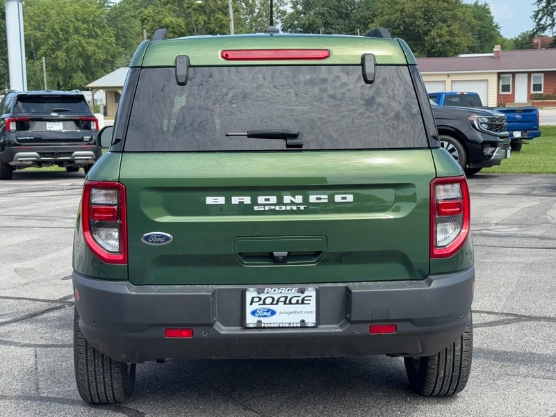 Ford Bronco Sport Vehicle Full-screen Gallery Image 04