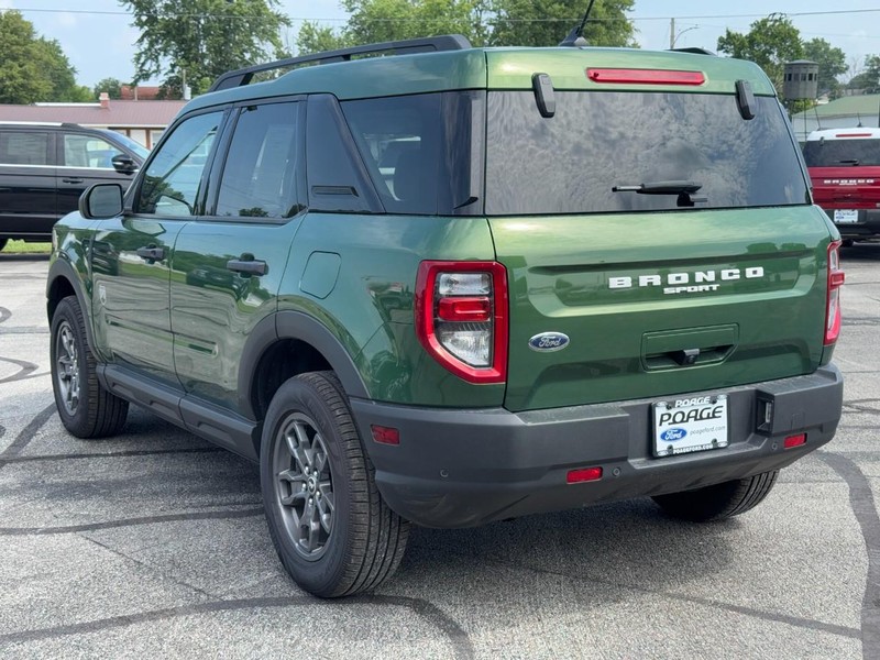Ford Bronco Sport Vehicle Full-screen Gallery Image 06