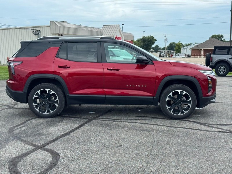 Chevrolet Equinox Vehicle Full-screen Gallery Image 02