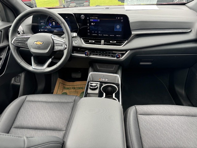 Chevrolet Equinox Vehicle Full-screen Gallery Image 11