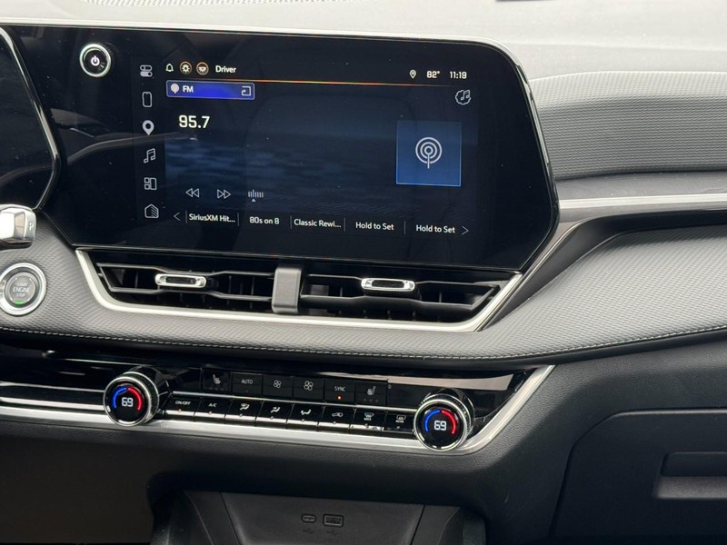 Chevrolet Equinox Vehicle Full-screen Gallery Image 13