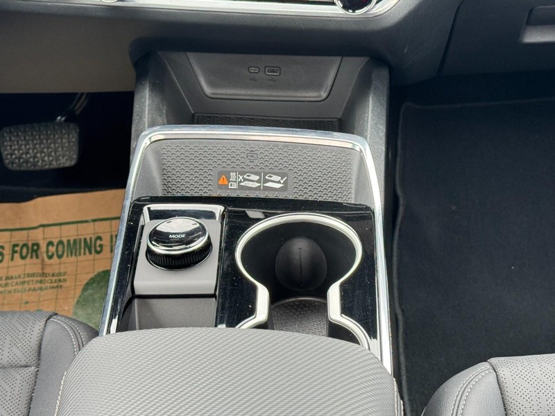 Chevrolet Equinox Vehicle Full-screen Gallery Image 14