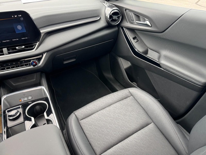 Chevrolet Equinox Vehicle Full-screen Gallery Image 15