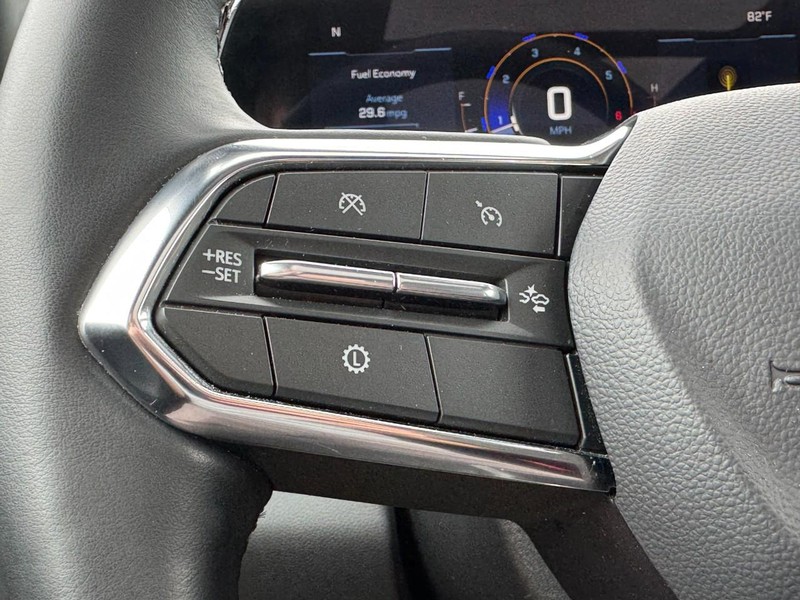 Chevrolet Equinox Vehicle Full-screen Gallery Image 16