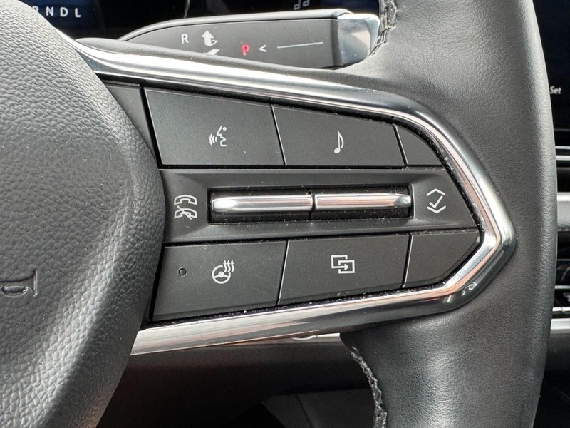 Chevrolet Equinox Vehicle Full-screen Gallery Image 17