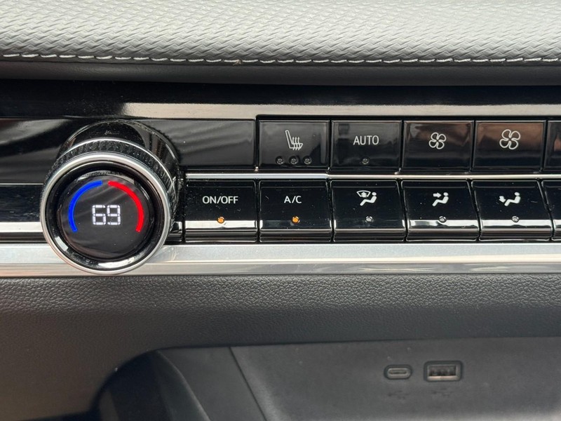 Chevrolet Equinox Vehicle Full-screen Gallery Image 19