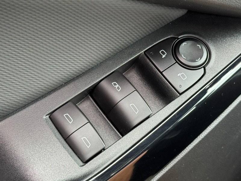 Chevrolet Equinox Vehicle Full-screen Gallery Image 22