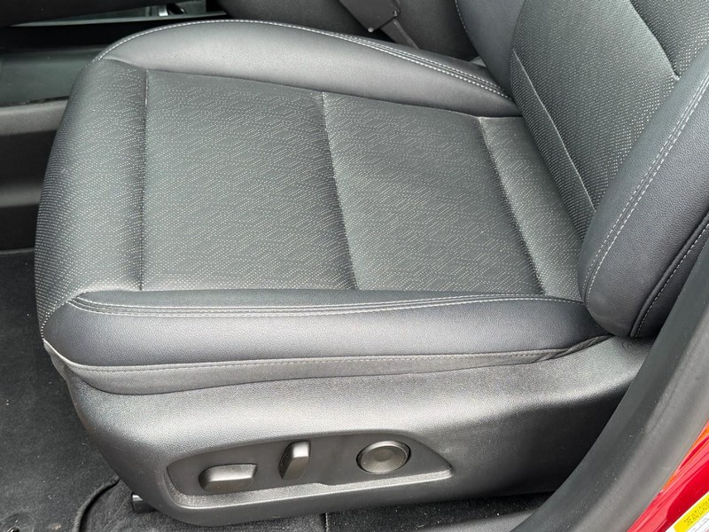 Chevrolet Equinox Vehicle Full-screen Gallery Image 23