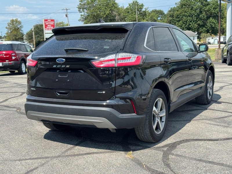 Ford Edge Vehicle Full-screen Gallery Image 03