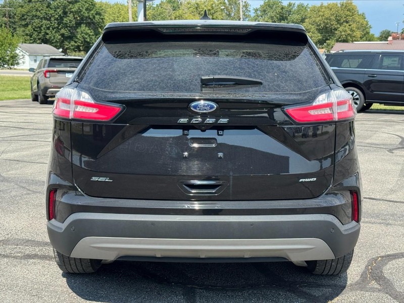 Ford Edge Vehicle Full-screen Gallery Image 04