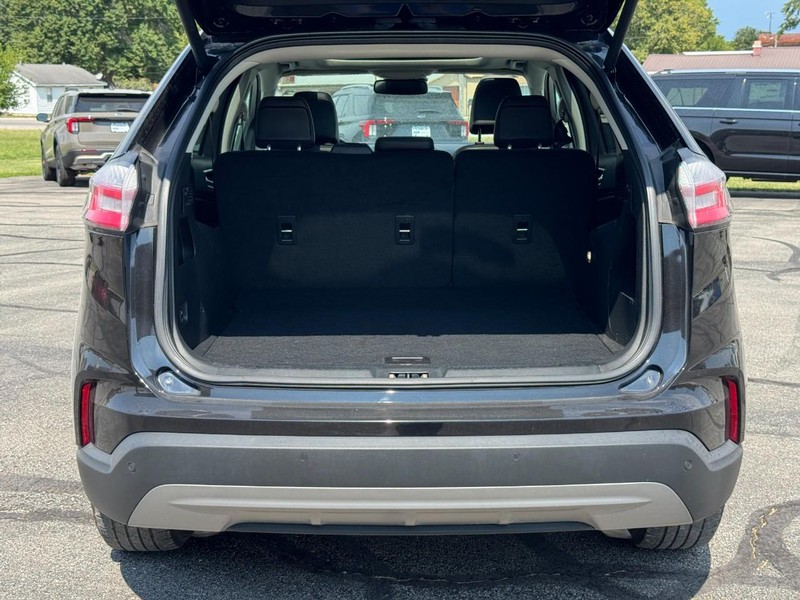 Ford Edge Vehicle Full-screen Gallery Image 05